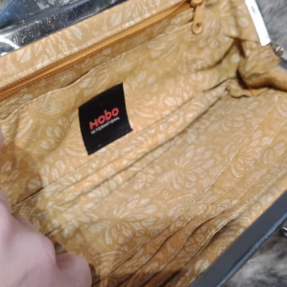 HOBO clutch/ wallet - Picture 5 of 14